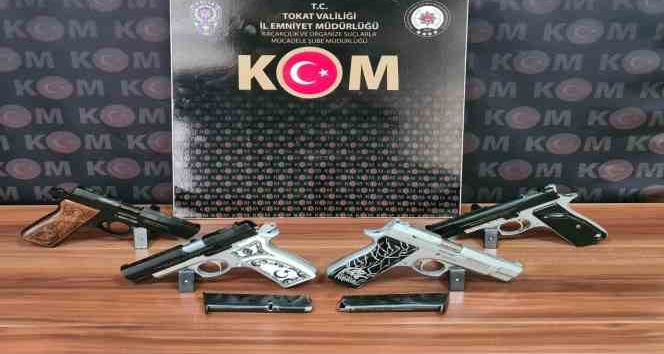 Otomobil stepnesinde tabanca ele geçirildi