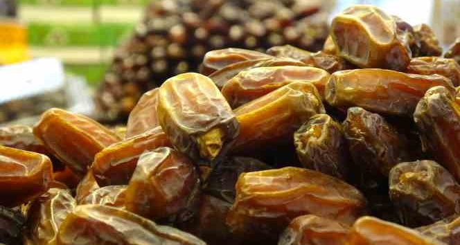 İftar sonrasında uyku haline karşı hurma