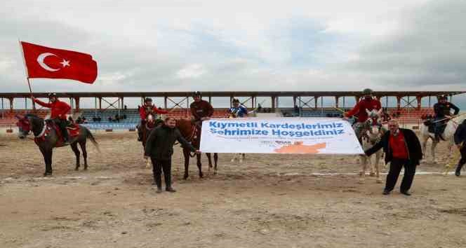 Depremzedeler için cirit gösterisi düzenlendi