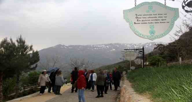 Osmanlı döneminde gurbete giden eşleri için söyledikleri dizeler Mani Yolunda sergileniyor