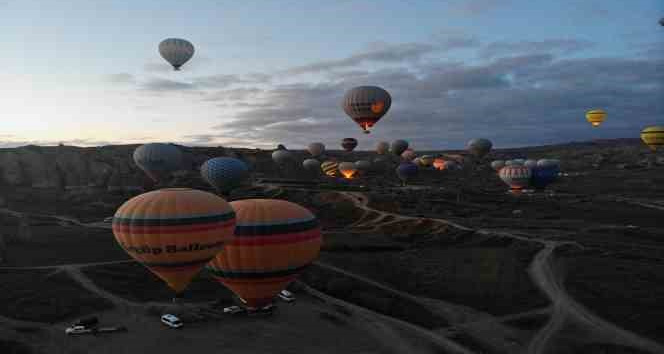 Kapadokya’da görsel şölen kaldığı yerden devam etti