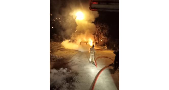 Araç ve garaj yangında kullanılamaz hale geldi