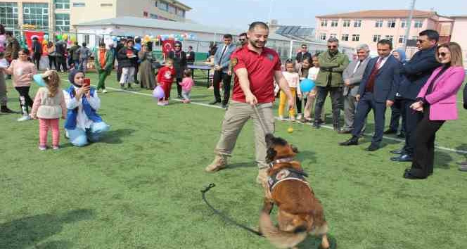 Depremzede çocuklar şenlikte bir araya gelerek Nevruz’u kutladı