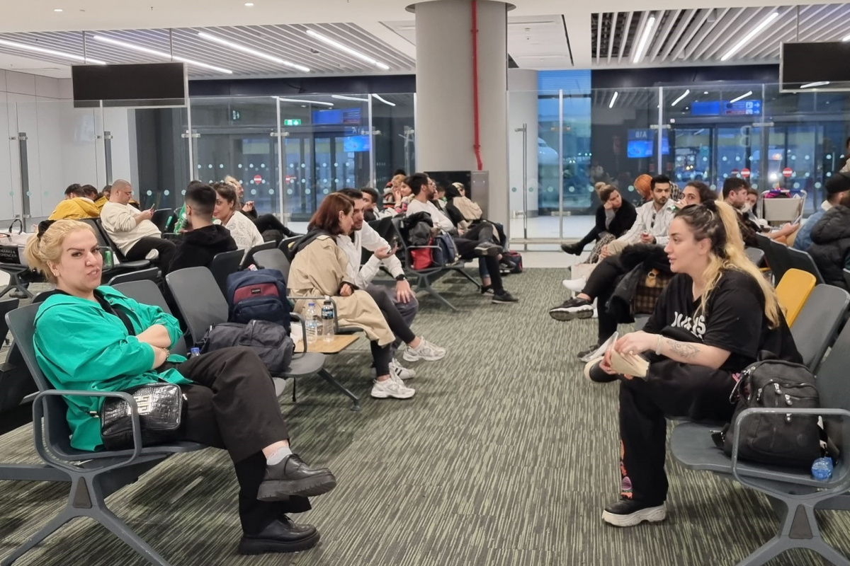 İran merkezli olan ATA Airlines uçağı İstanbul Havalimanı’na acil iniş yaptı