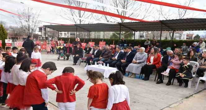 “7. Geleneksel Şanlı Bayrağım” sergisi okul bahçesinde gerçekleşti