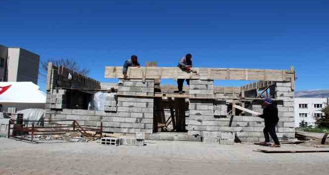 Depremzede muhtar fırın inşasına başladı, Ramazan ayı boyunca ücretsiz pide dağıtacak