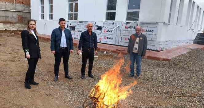 Siirt’te kaçak avcılardan ele geçirilen kafesler imha edildi