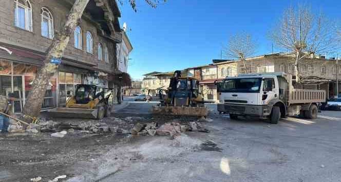 Dulkadiroğlu’nda ara sokaklar molozlardan temizleniyor