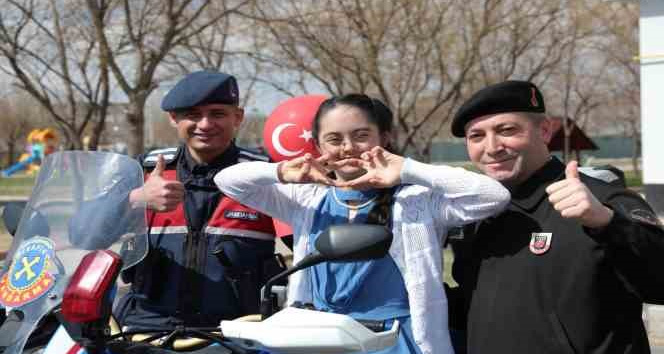Özel öğrenciler jandarmada hem eğlendi hem de öğrendi