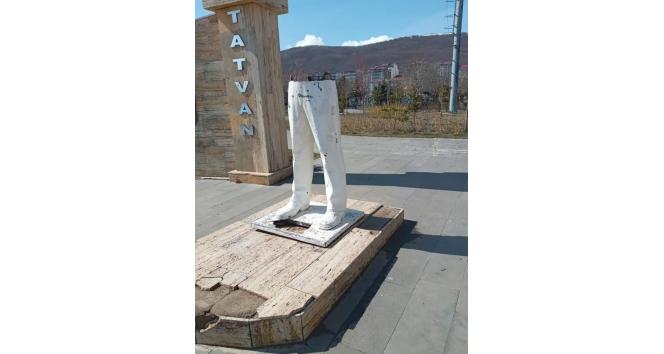 Tatvan’ın simgesi ‘Denizci Heykeli’ tahrip edildi