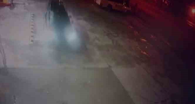 Lüks otomobille benzin istasyonuna daldı