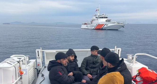 İzmirde 54 göçmen kurtarıldı