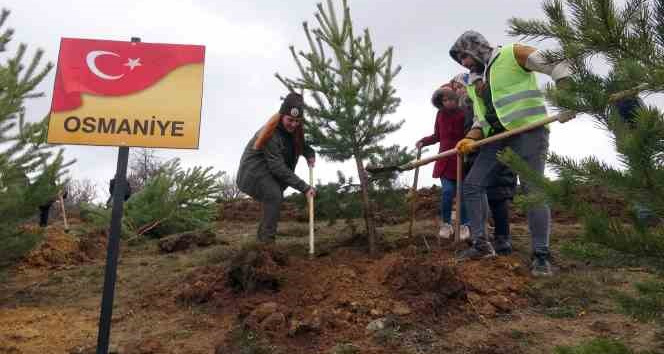 Yozgat’ta fidanlar depremde hayatını kaybedenlerin anısına toprakla buluştu