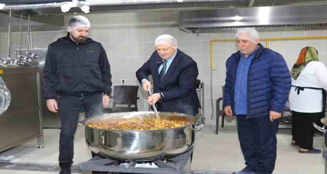 Ünye’deki aşevinden günlük 5 bin kişiye yemek