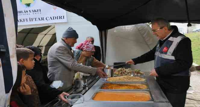 İhlas Vakfı Kahramanmaraş’ta depremzedelere iftar verdi