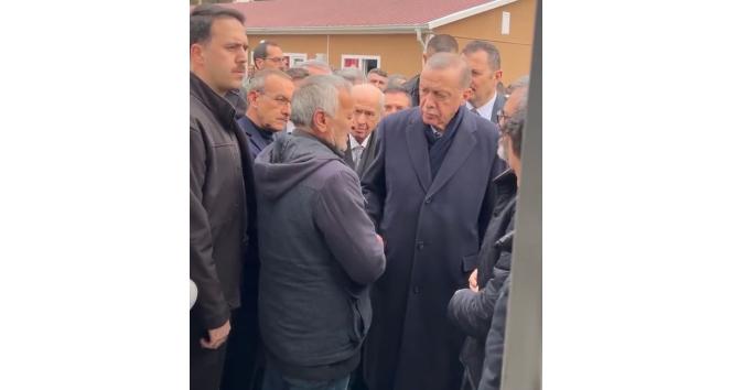 Depremzede Erdoğan’a dert yandı: "Ya CHP’ye ya da HDP’ye üye olacaksın konteyneri öyle alacaksın dediler"