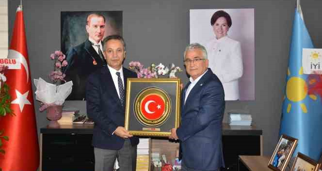 Karslıoğlu: “Belediye meclisinde ve milletvekilliğinde işin uzmanı temsilciler olmalıdır”