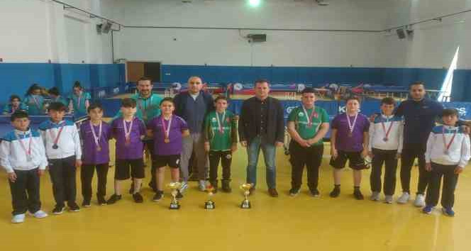 Karaman’da okullar arası küçükler masa tenisi il birinciliği müsabakaları sona erdi