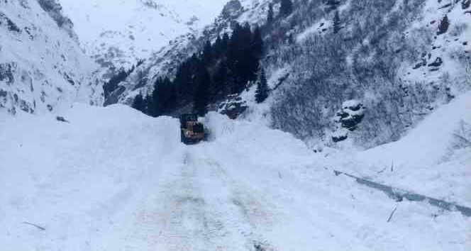 Havalar ısınıyor, kar erimesi ve çığ riskine dikkat!