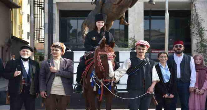 “Şehit Makbule Efe” isimli tiyatro gösterisi büyük alkış topladı