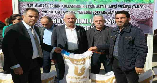 Elazığ’da çiftçilere yüzde 75 hibeli nohut tohumu dağıtımı yapıldı