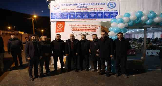İlk iftarlarında depremzedeleri yalnız bırakmadılar