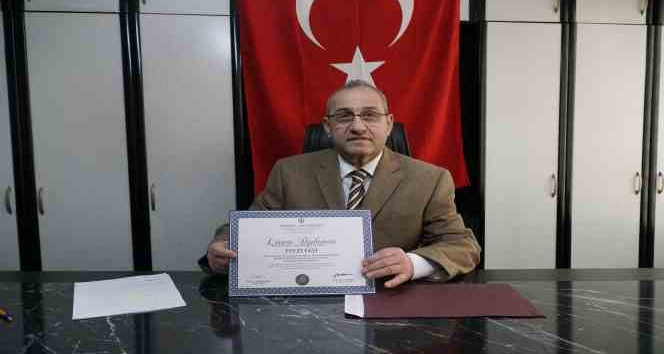 69 yaşında bitmeyen eğitim isteğiyle beşinci üniversiteden mezun oldu