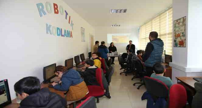 Şırnak’ta robotik kodlama kursunu bitiren öğrencilere sertifika