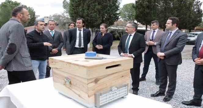 Muğla’da meslek liseleri akıllı kovan üretti