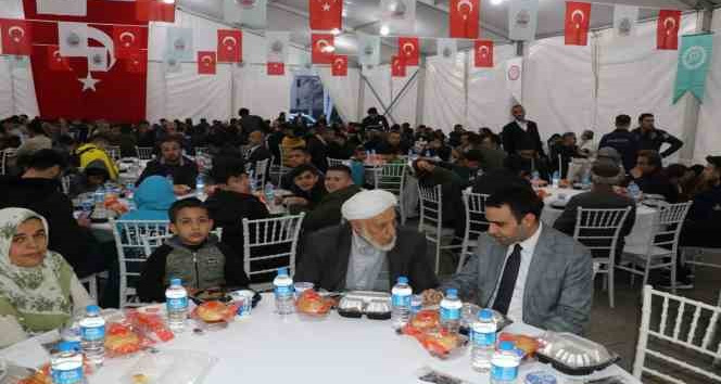 Siirt’te depremzedeler ve vatandaşlar için iftar çadırı kuruldu