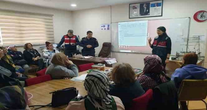 Jandarma şiddete yönelik kadınları bilgilendirdi