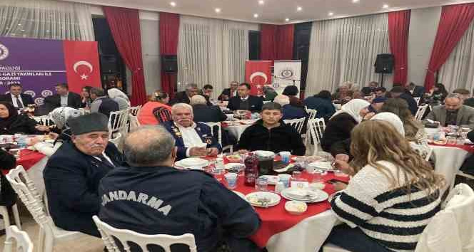 Burdur protokolü şehit ve gazi aileleri ile iftar yemeğinde buluştu