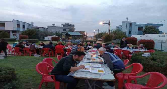 İhlas Vakfı Osmaniye’de depremzedelere iftar verdi