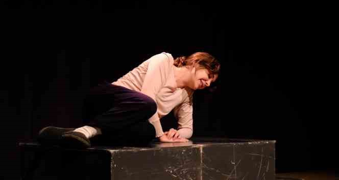 Kadın Oyunları Festivali’nde oyuncu Algı Eke büyüledi