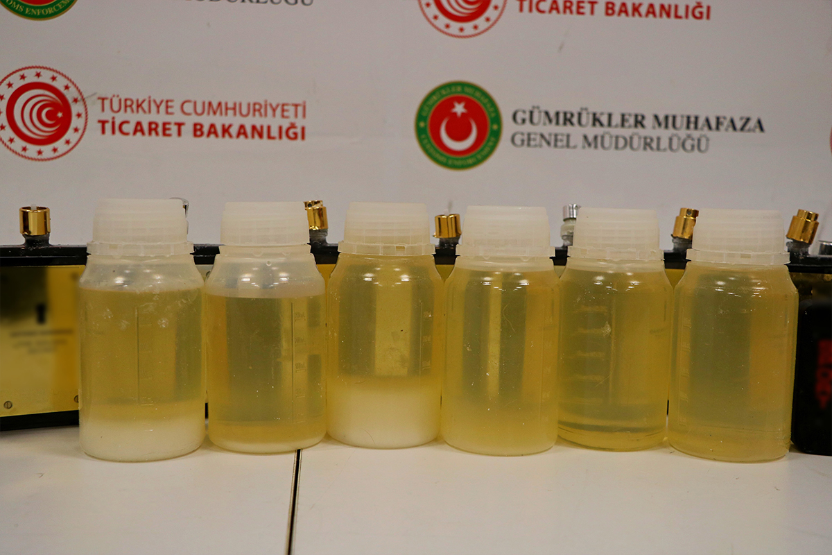 İstanbul Havalimanı&#039;nda uyuşturucu operasyonu: Parfüm şişesinden kokain çıktı