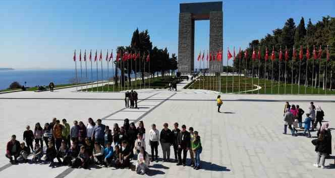 Cumhuriyet’in 100’üncü yılı ve Çanakkale Zaferi’nin 108’inci yılında Şehitler Abidesi’ne ziyaretçi akını