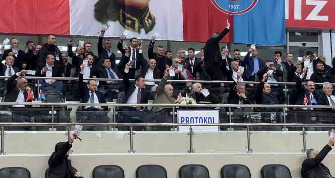 Trabzonspor’da Ahmet Ağaoğlu ile yönetim kurulu mali ve idari yönden ibra edildi