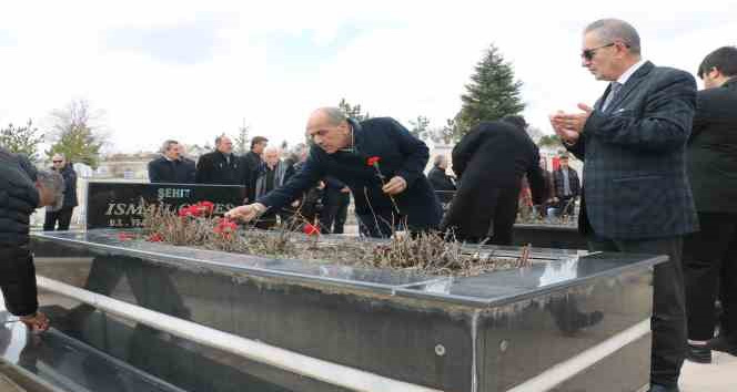 Gazeteci İsmail Güneş kabri başında anıldı