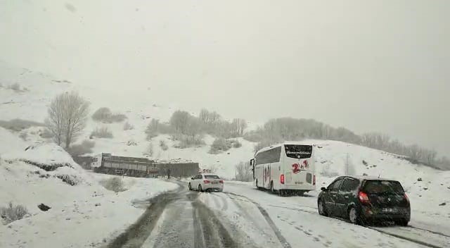 Tunceli’de kar yağışı etkili oluyor