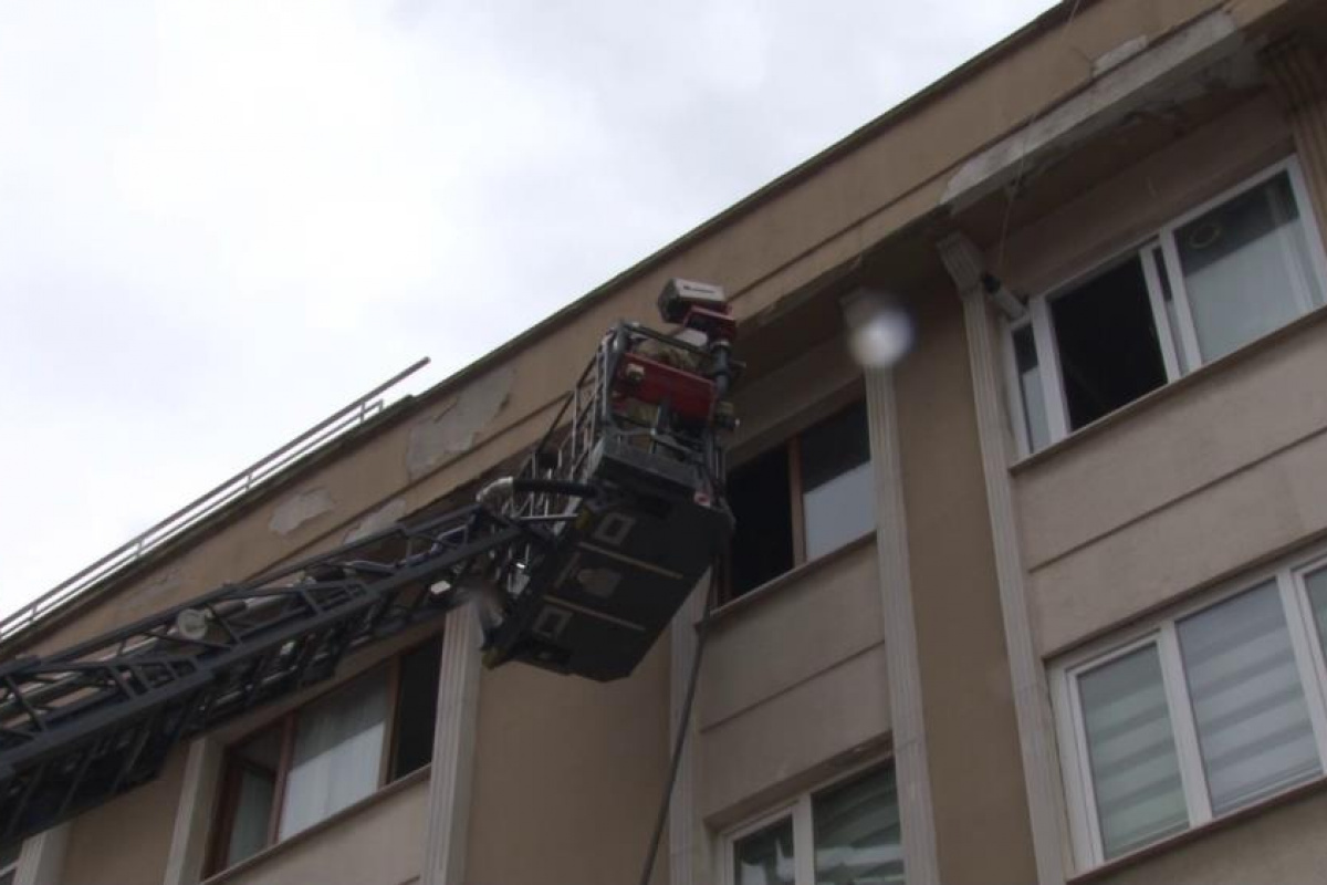 Ümraniye'de apartman yangını: 1'i çocuk 3 kişi dumandan etkilendi