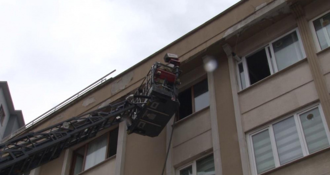 Ümraniyede apartman yangını: 1i çocuk 3 kişi dumandan etkilendi
