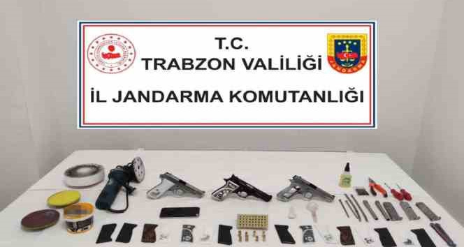 Apart odasında uyuşturucu partisine baskın