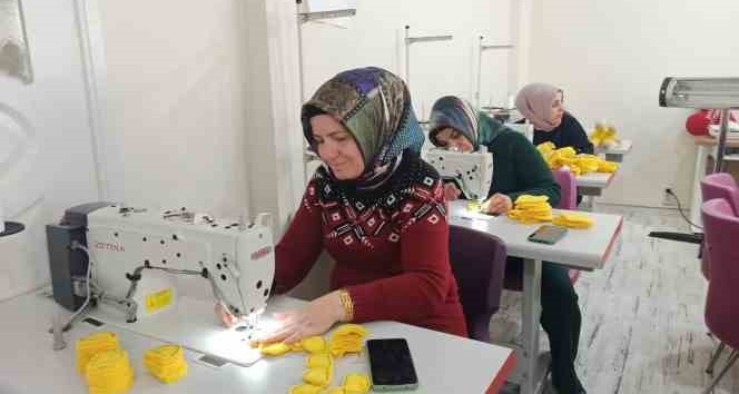 Depremzede çocuklar için oyuncak ürettiler