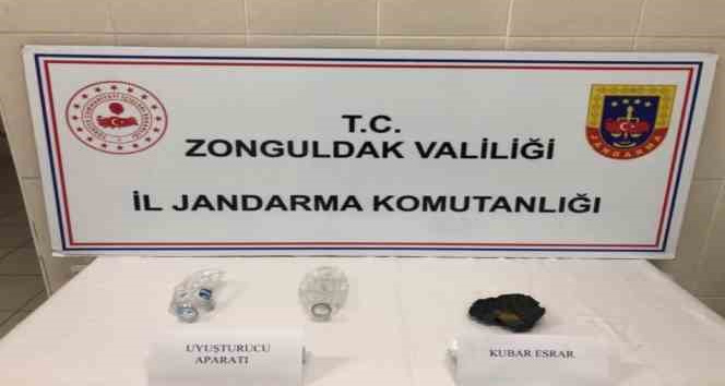 Jandarmanın durdurduğu şüphelinin üzerinden uyuşturucu çıktı