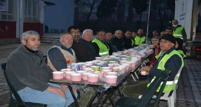 Lapseki Belediyesi deprem bölgesinde iftarlara devam ediyor