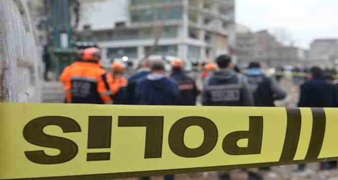 Depremin 49’uncu gününde enkazdan bir kadın cesedi çıkartıldı