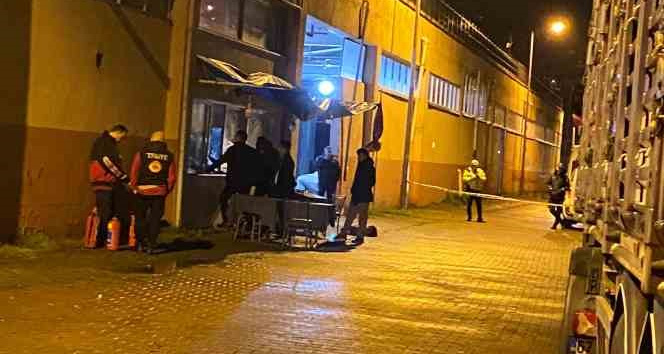 İş yerinde ailesini rehin aldı, üzerine benzin döküp bıçakla kendini yaraladı