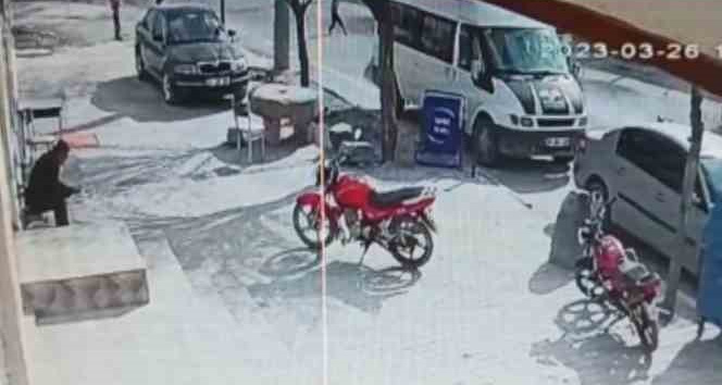 Minibüsün çarptığı çocuk hayatını kaybetti