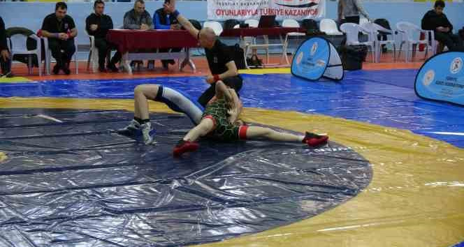 17 Yaş Altı Kadınlar Güreş Türkiye Şampiyonası heyecanı Yozgat’ta başladı