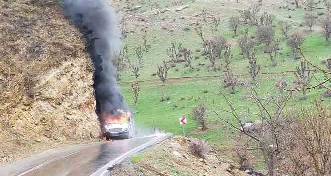 Şırnak’ta beton mikseriyle çarpışan ambulans alevlere teslim oldu